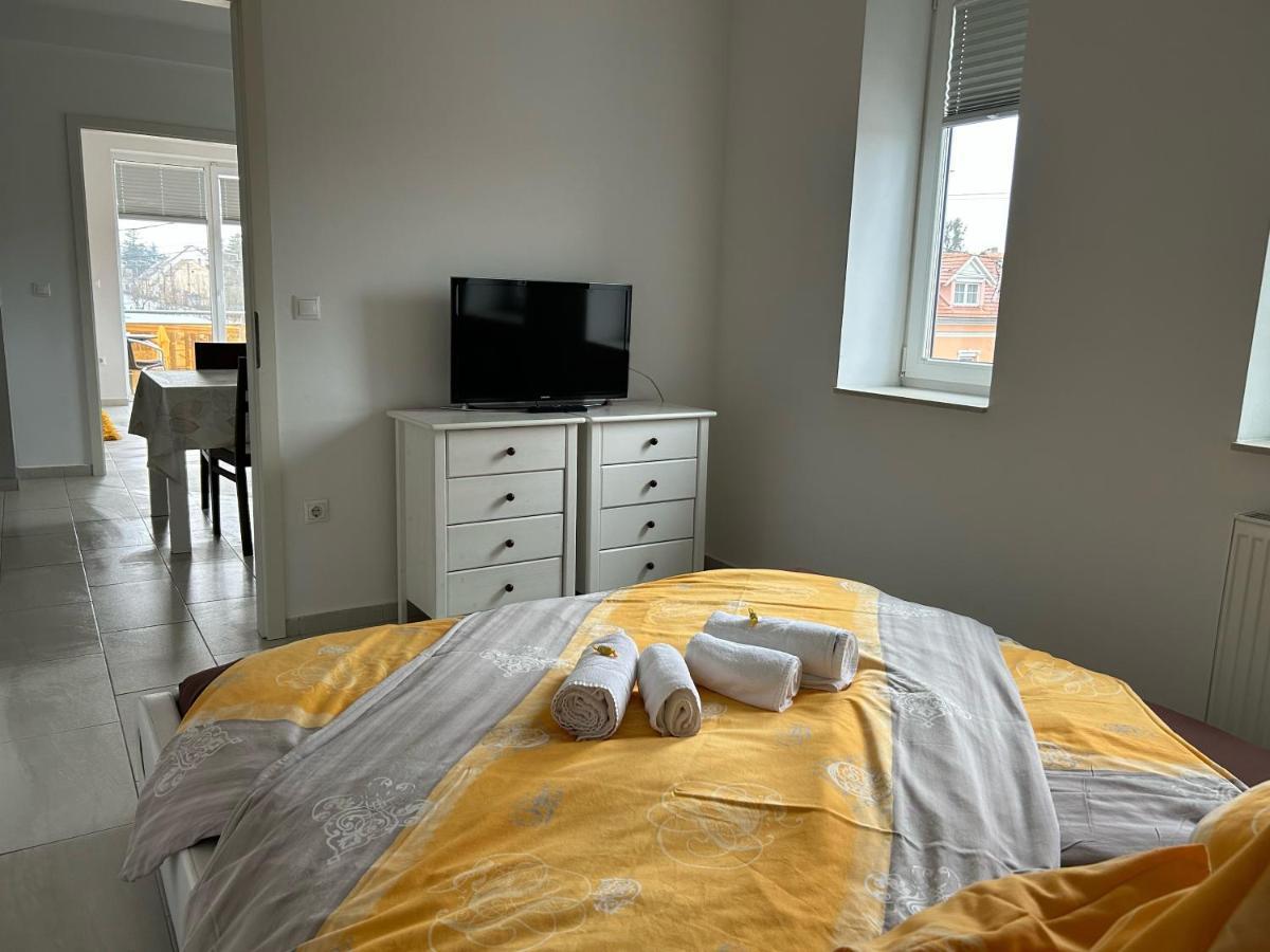 Azur Haz Viola Apartman Sarvar Exterior foto
