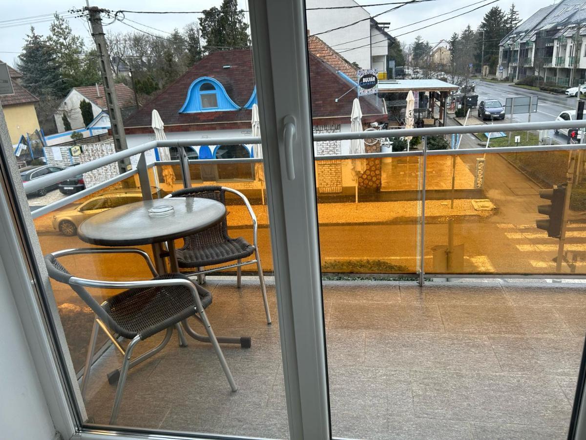 Azur Haz Viola Apartman Sarvar Exterior foto