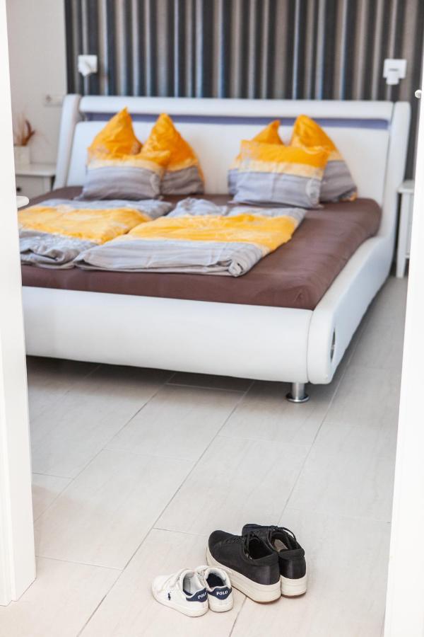 Azur Haz Viola Apartman Sarvar Exterior foto